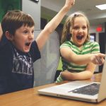 cours de magie en ligne paulmagie enfants heureux ordinateurs